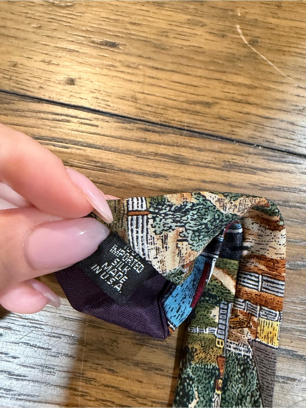 Van Heusen America Scenic Hot Air Balloon Silk Tie in Red, Blue, Yellow, Green - Picture 11 of 11